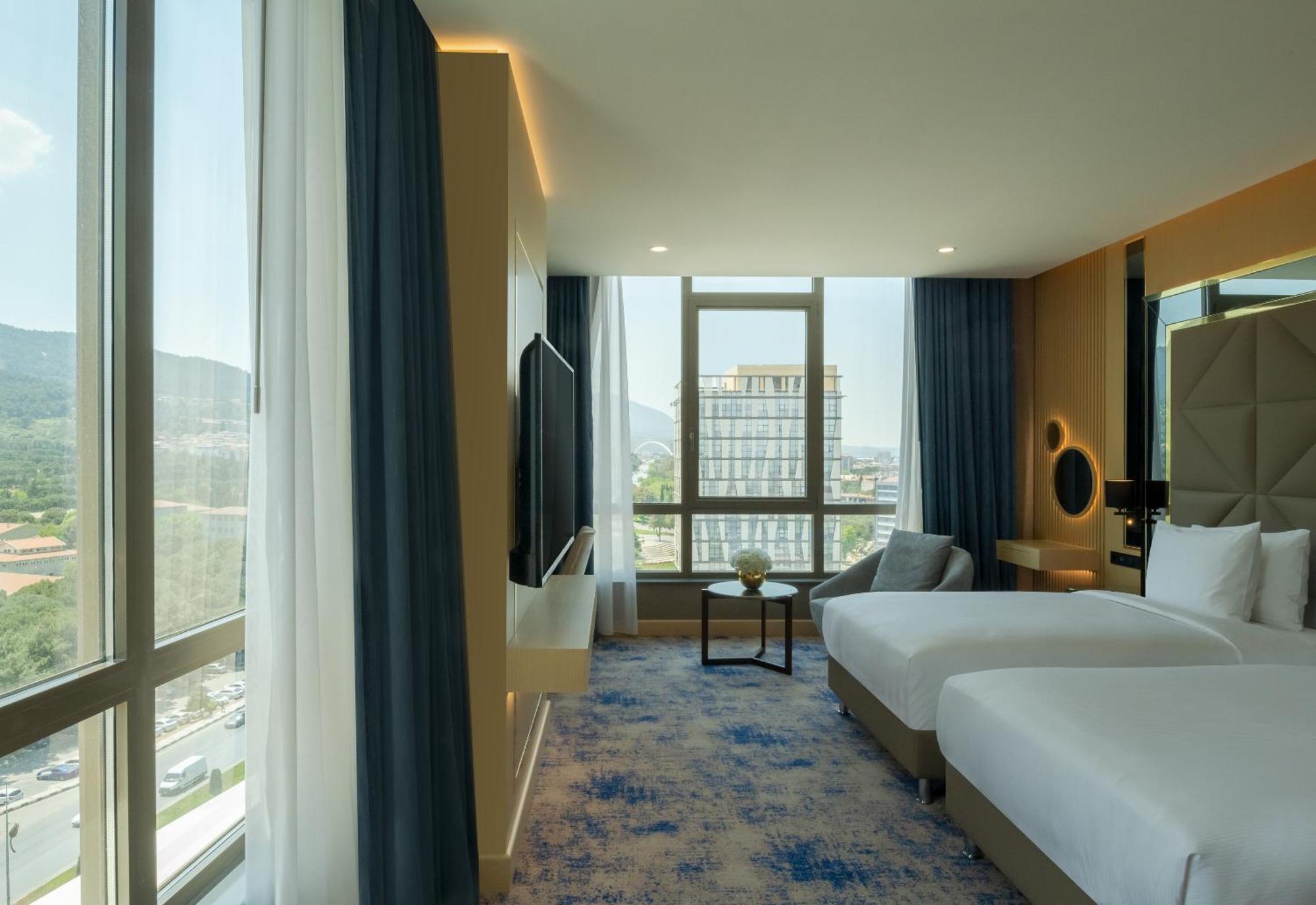 Готель Doubletree By Hilton Маніса Екстер'єр фото