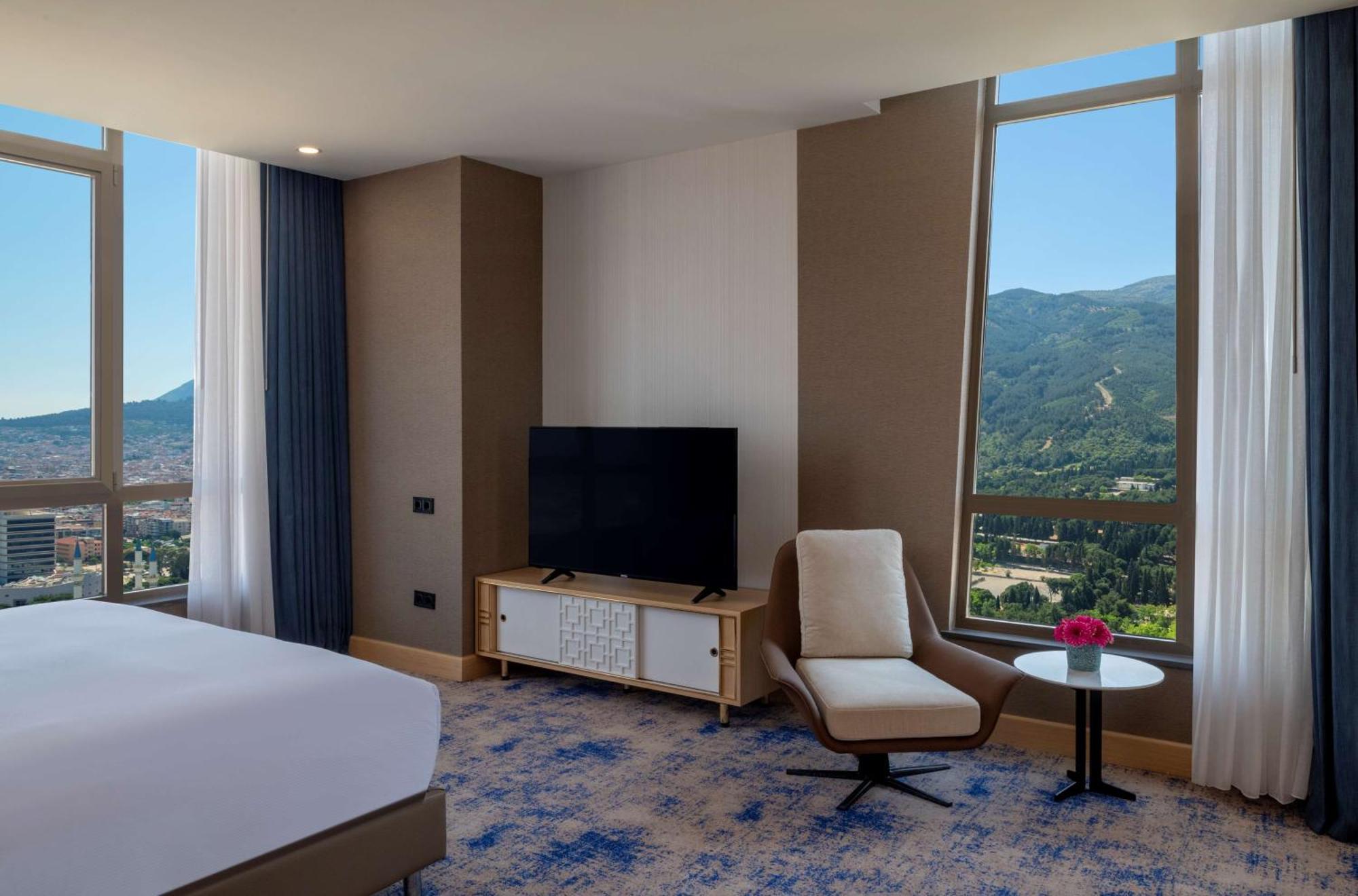 Готель Doubletree By Hilton Маніса Екстер'єр фото