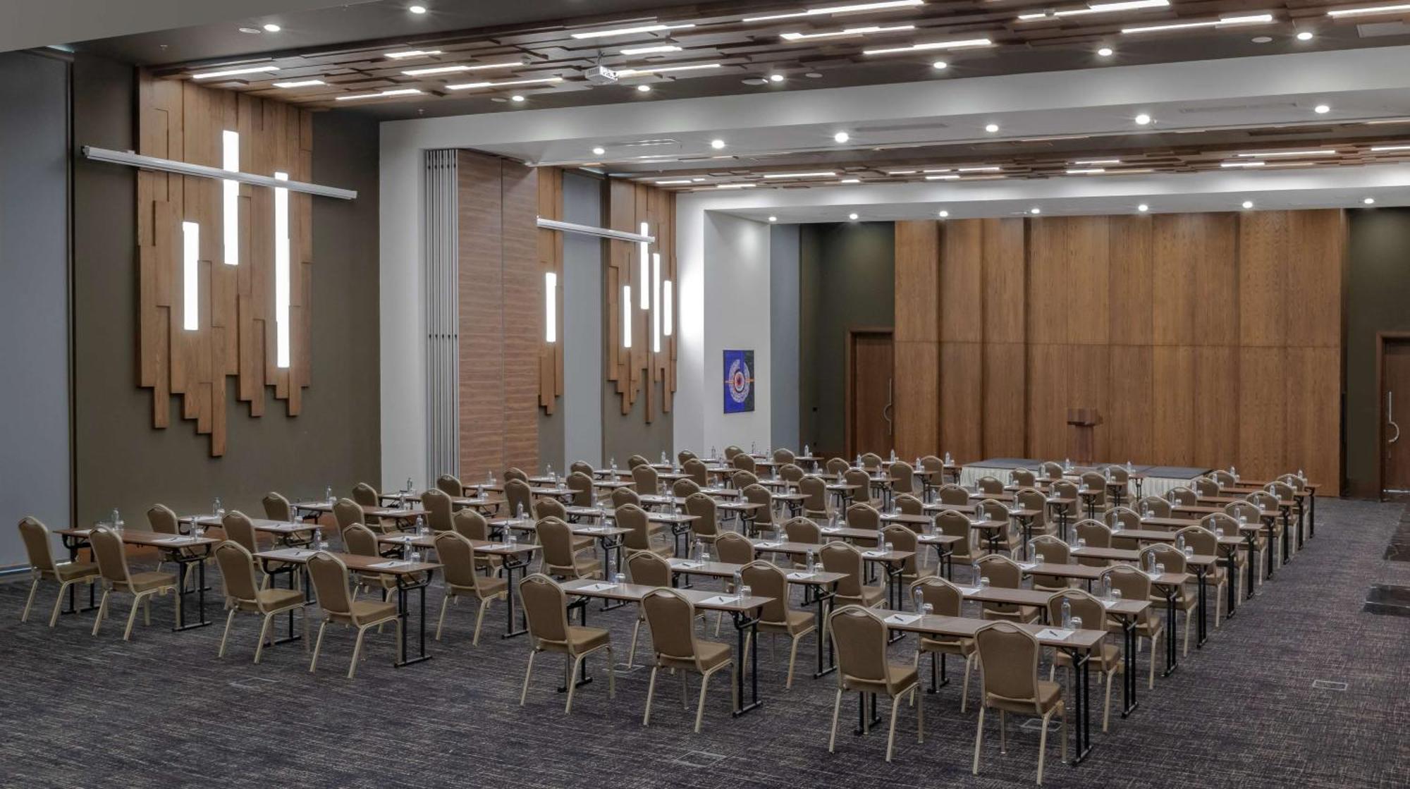 Готель Doubletree By Hilton Маніса Екстер'єр фото