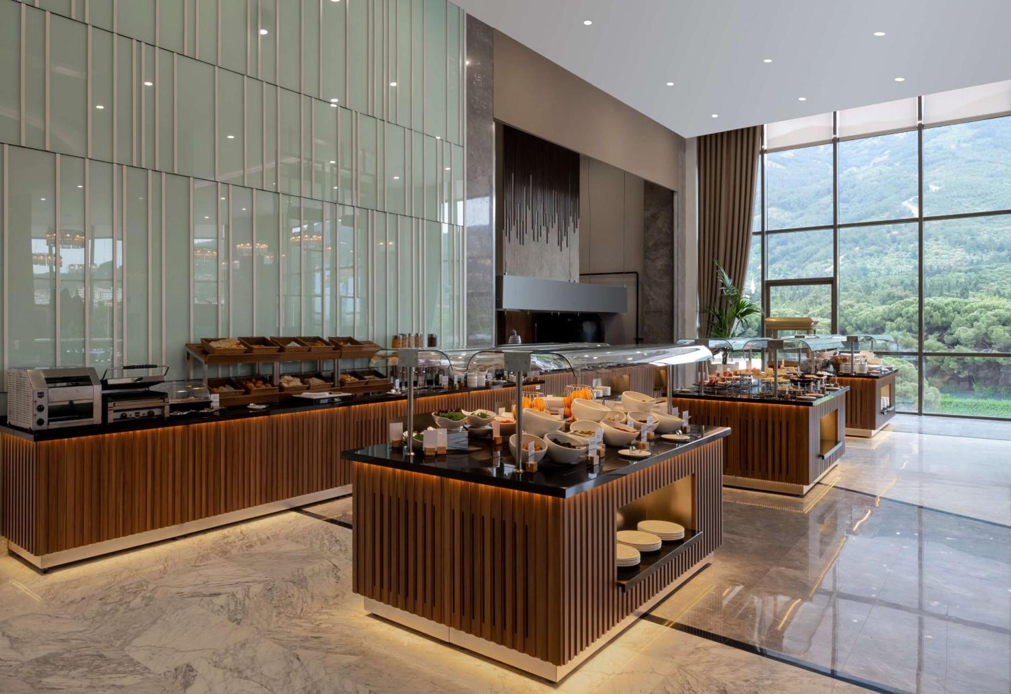 Готель Doubletree By Hilton Маніса Екстер'єр фото