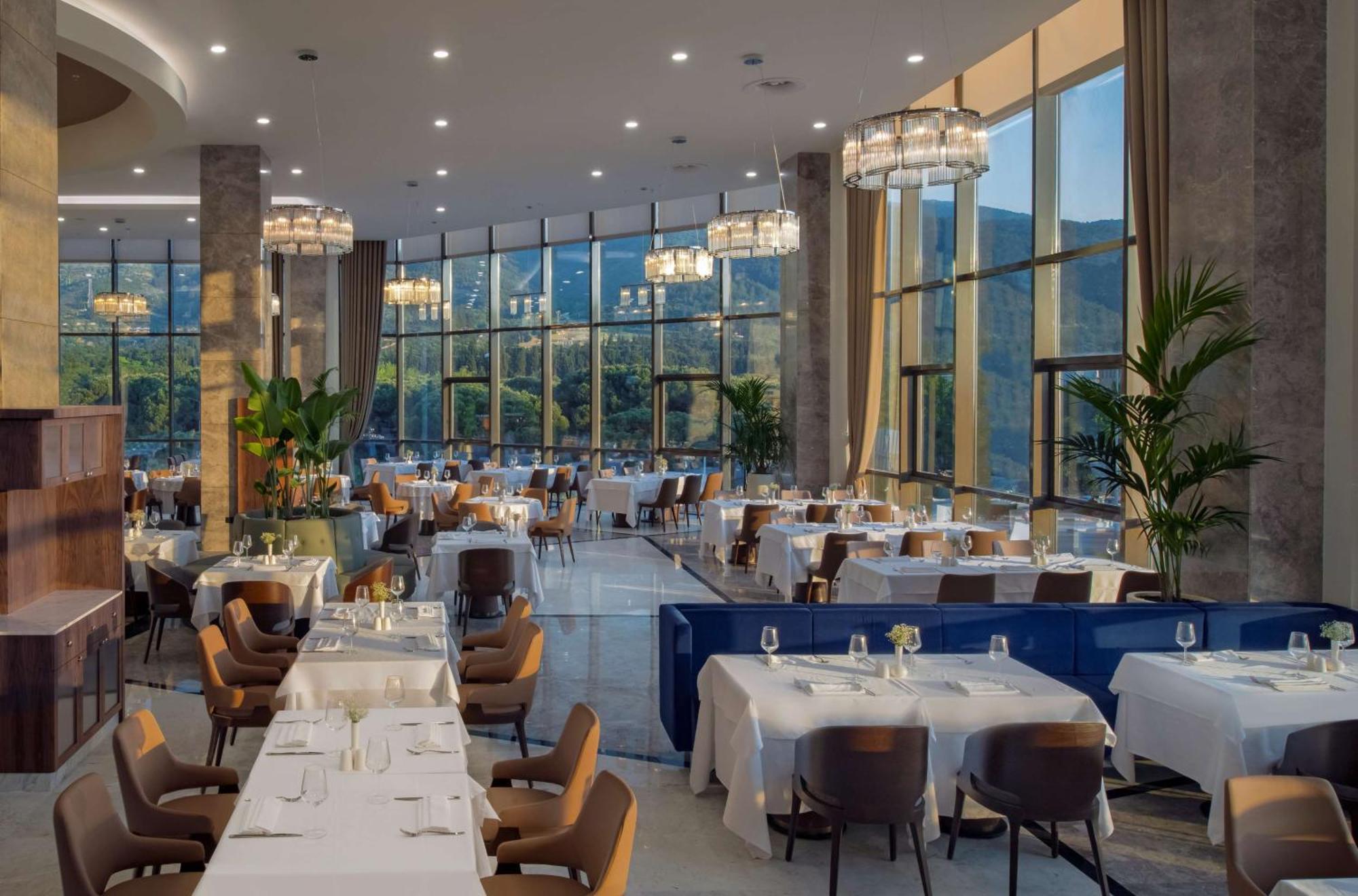 Готель Doubletree By Hilton Маніса Екстер'єр фото