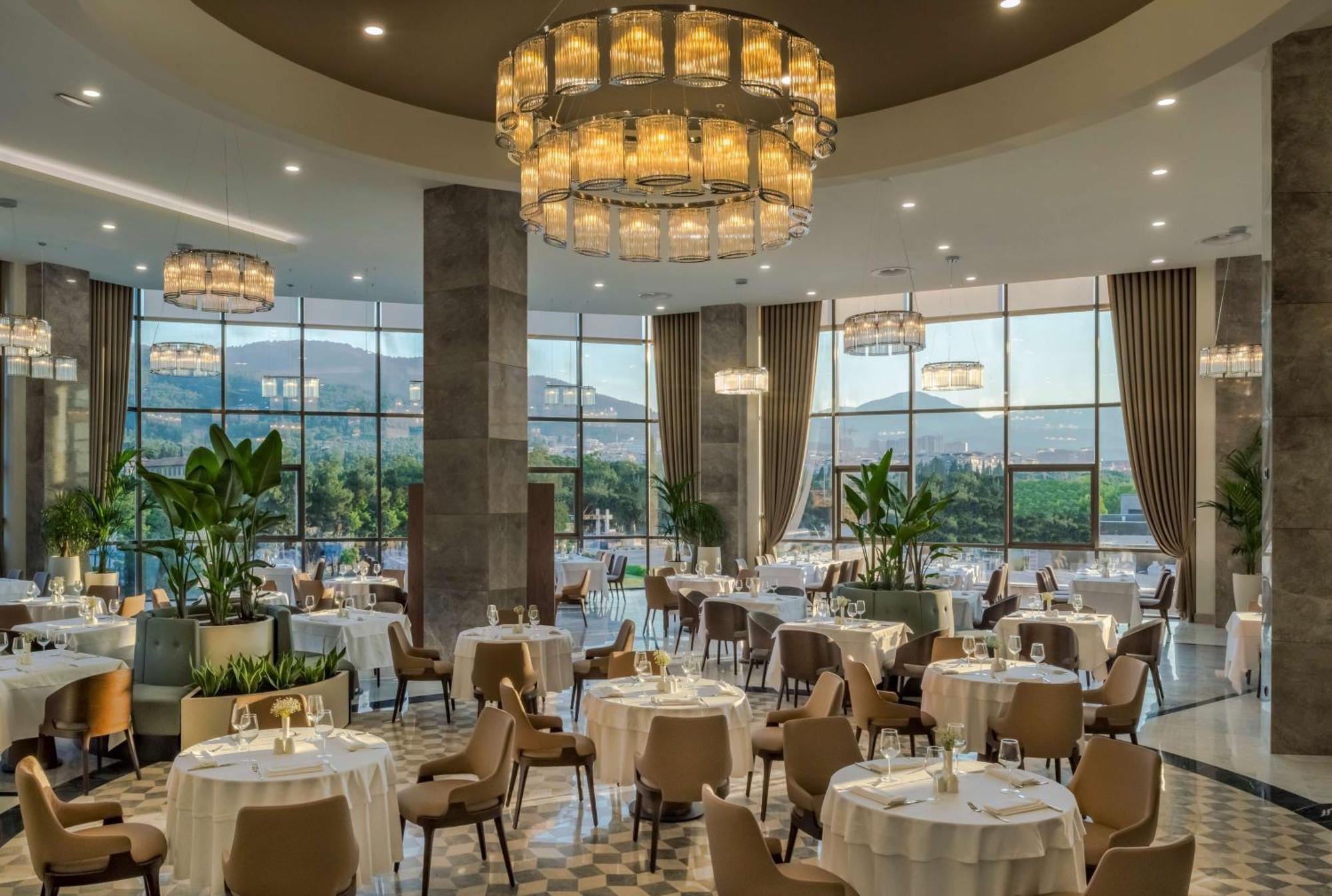 Готель Doubletree By Hilton Маніса Екстер'єр фото