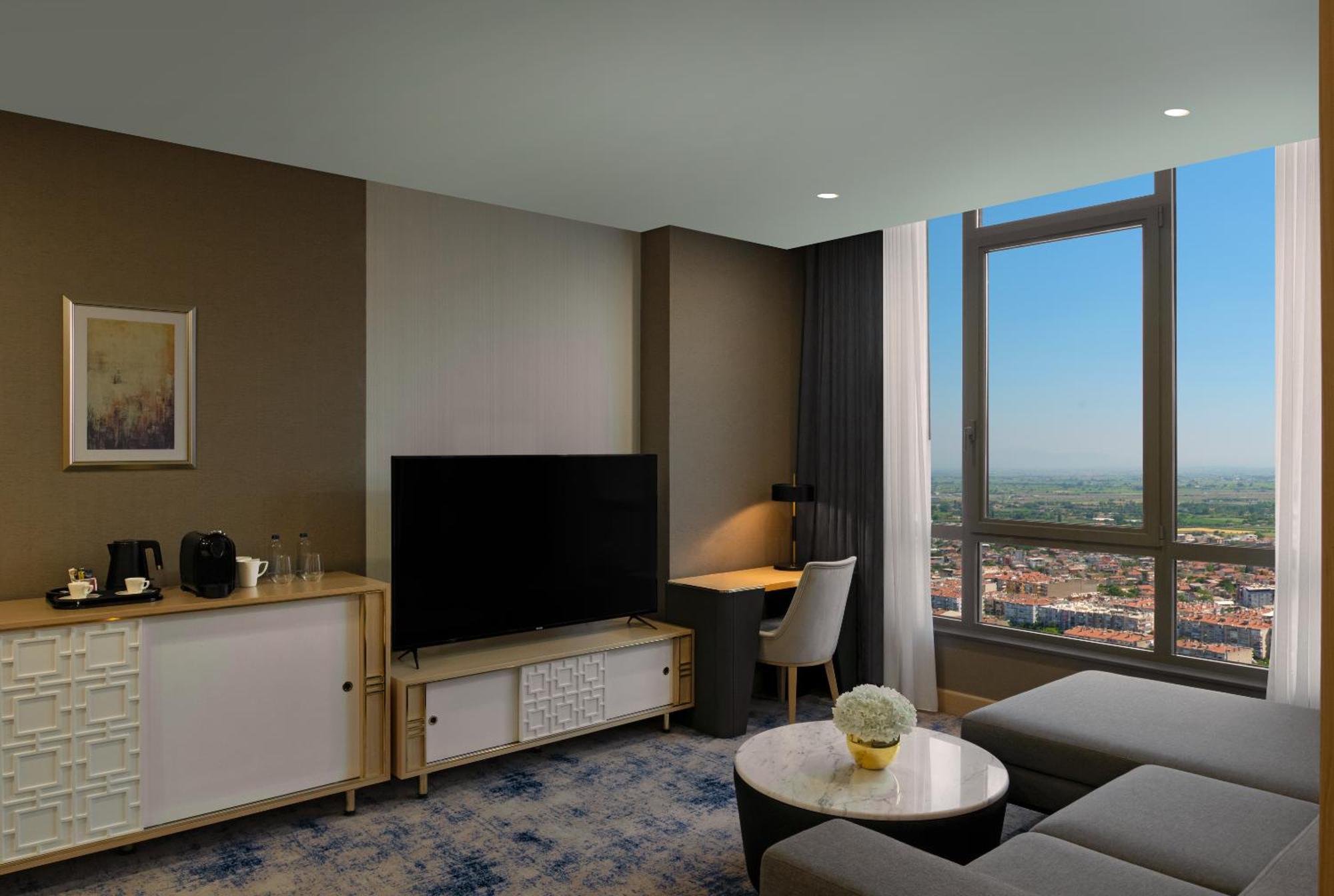 Готель Doubletree By Hilton Маніса Екстер'єр фото
