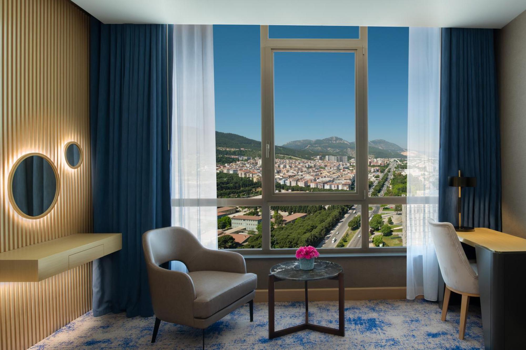 Готель Doubletree By Hilton Маніса Екстер'єр фото